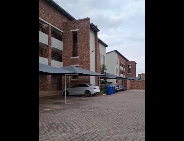 2 BEDROOM APARTMENT FOR SALE IN ROOIHUISKRAAL NORTH